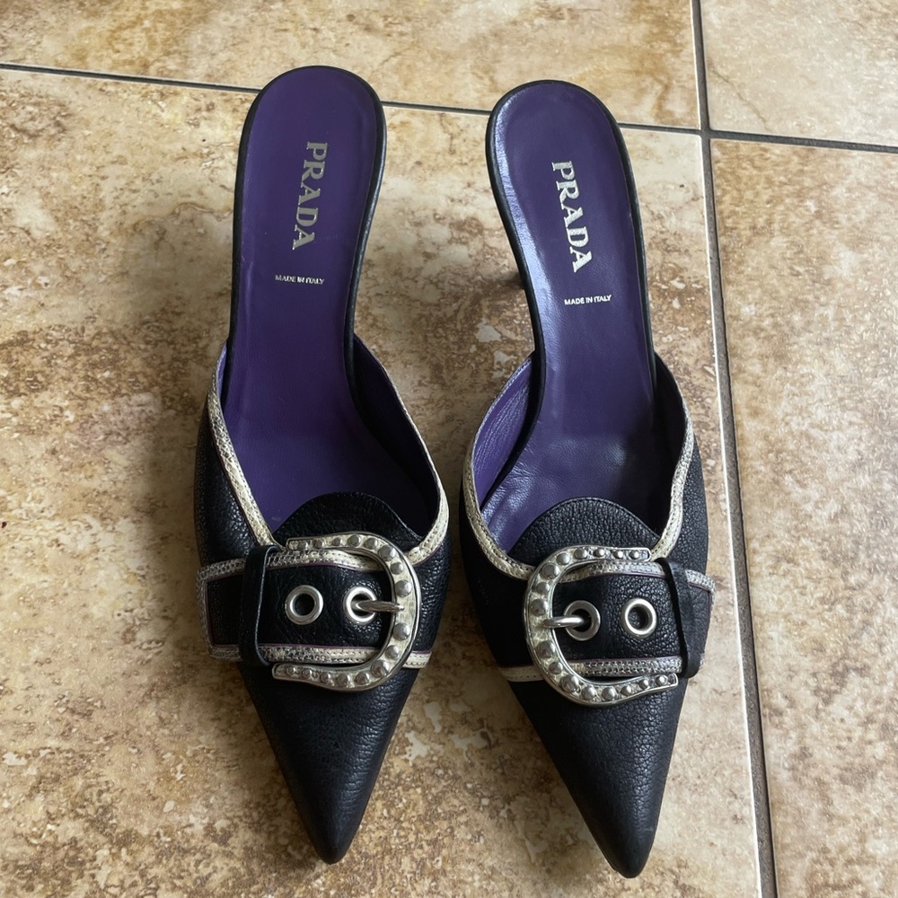 Authentic vintage leather Prada silver tone buckle kitten heel shoes